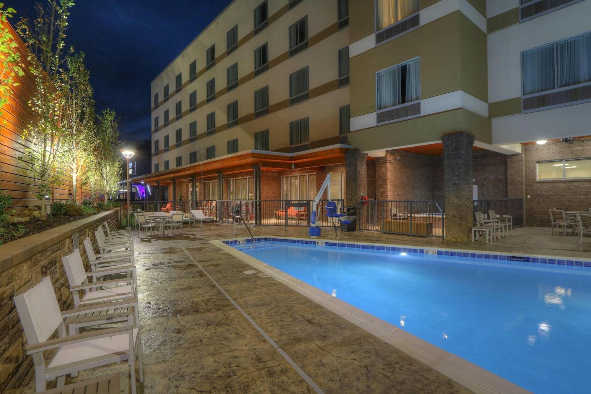 Hotel Fairfield & By Marriott Downtown Gatlinburg