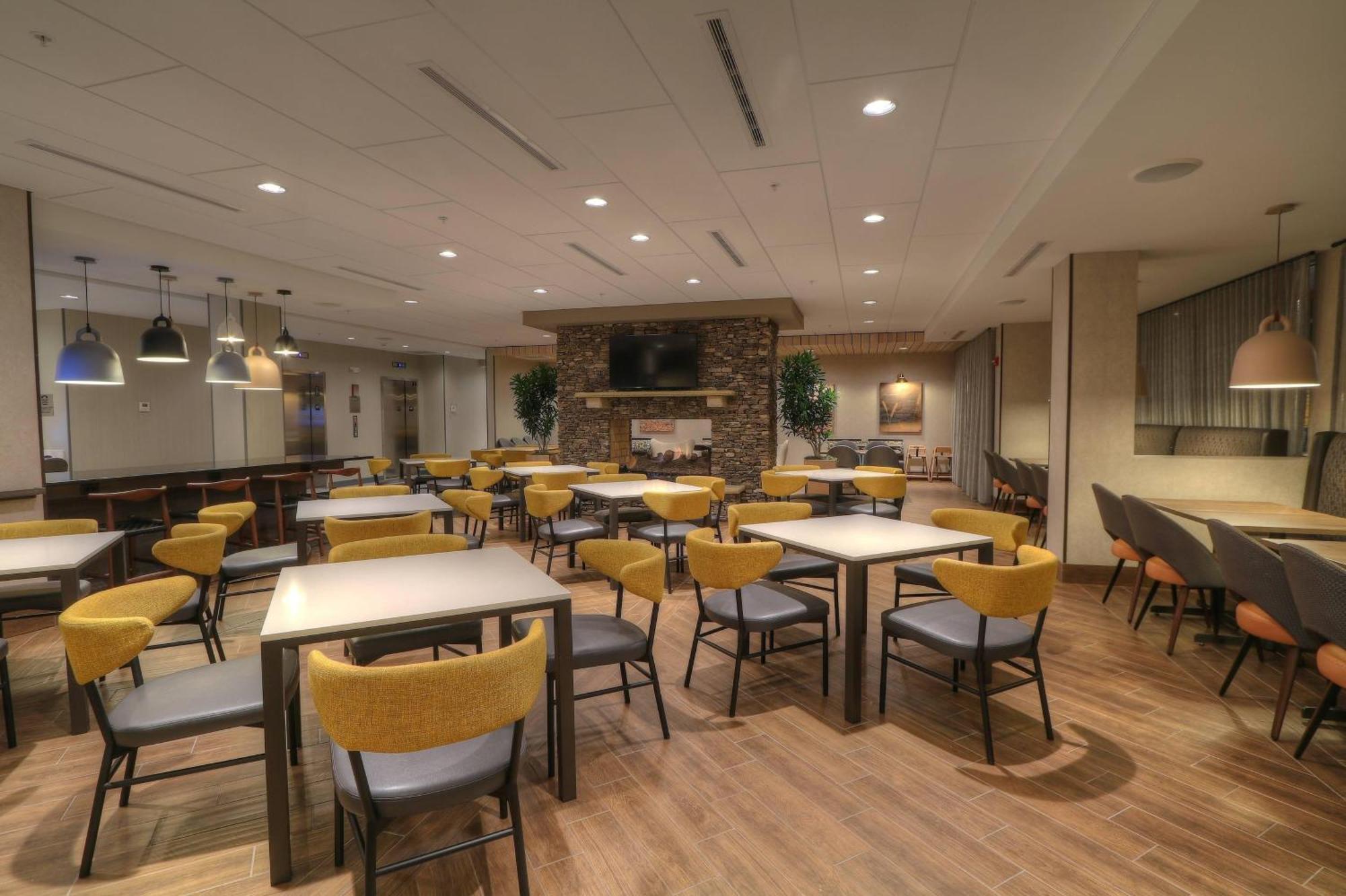 Fairfield & By Marriott Downtown Hotel Gatlinburg